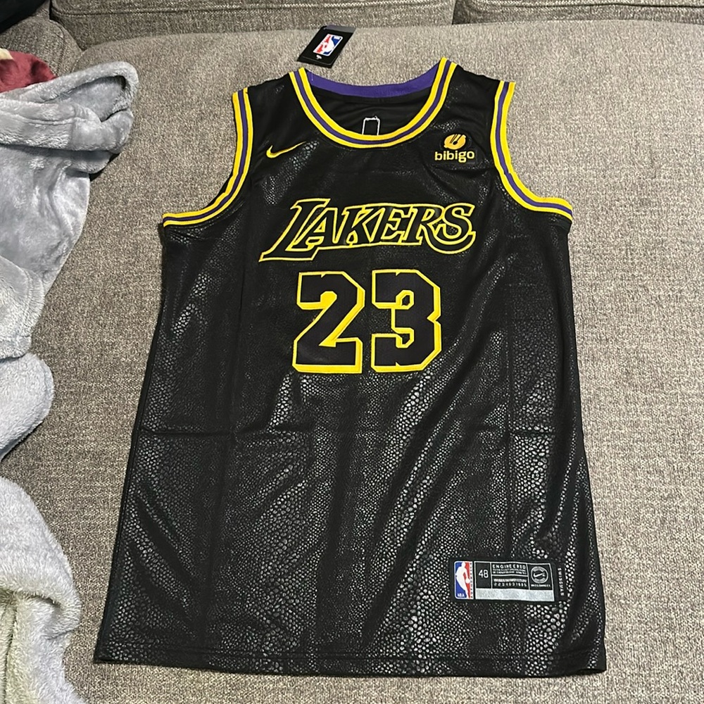 Men’s Lebron James Jersey